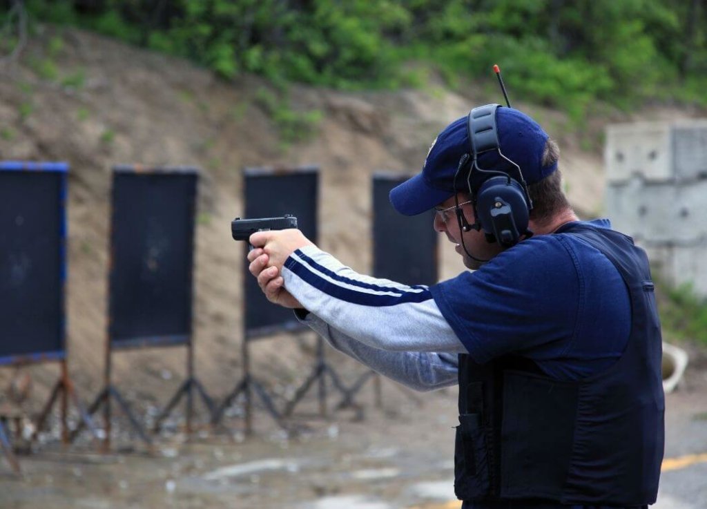 How to Shoot a Handgun Accurately